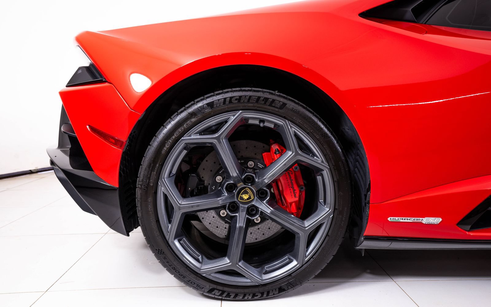Used 2021 Lamborghini Huracan EVO RWD image 15