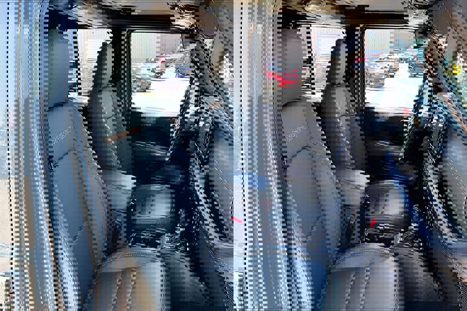 Used 2025 Jeep Gladiator Mojave AWD/4WD image 9