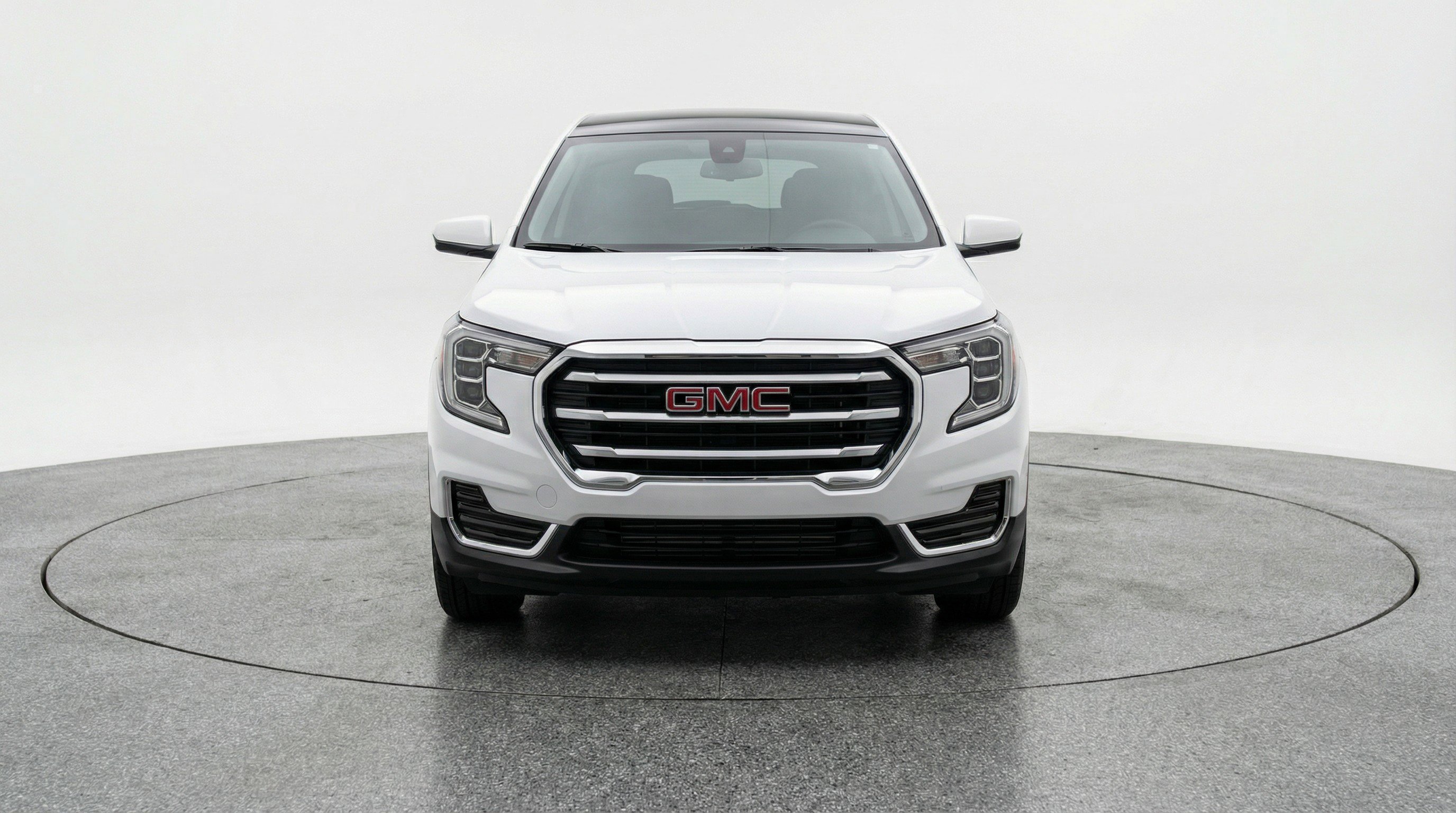 Used 2024 GMC Terrain SLE image 2