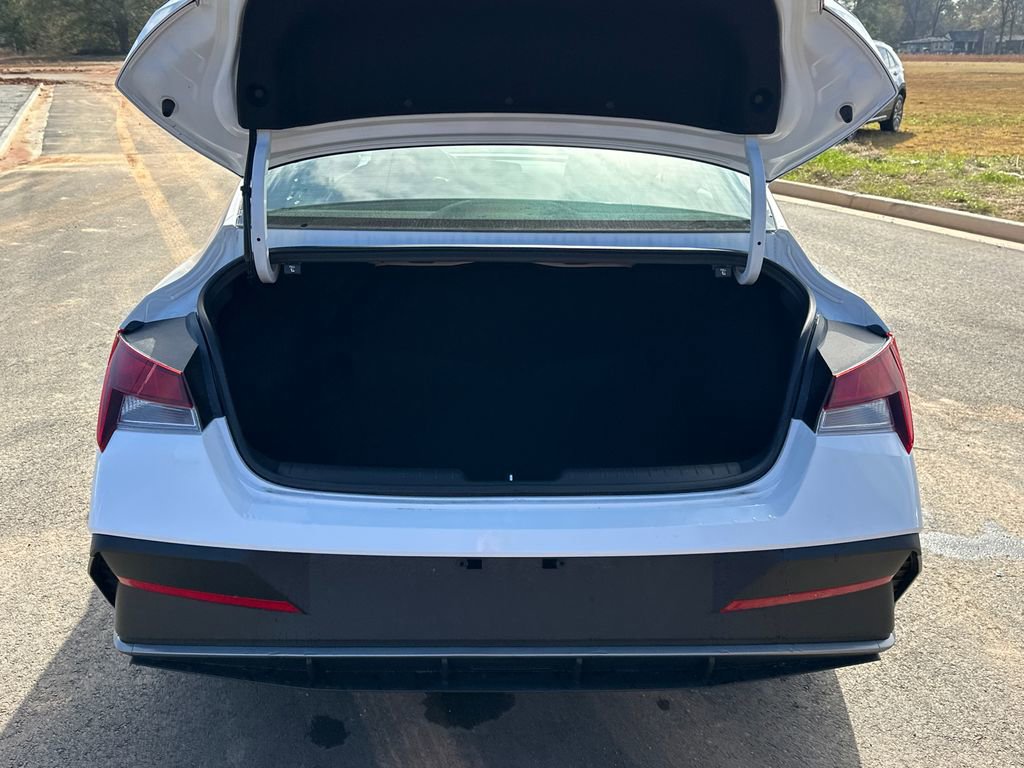 New 2025 Hyundai Elantra Sport image 18