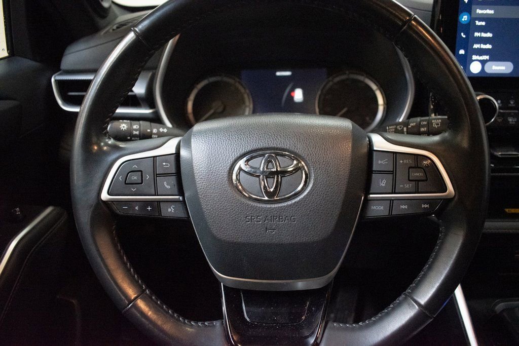 Used 2023 Toyota Highlander XSE image 12