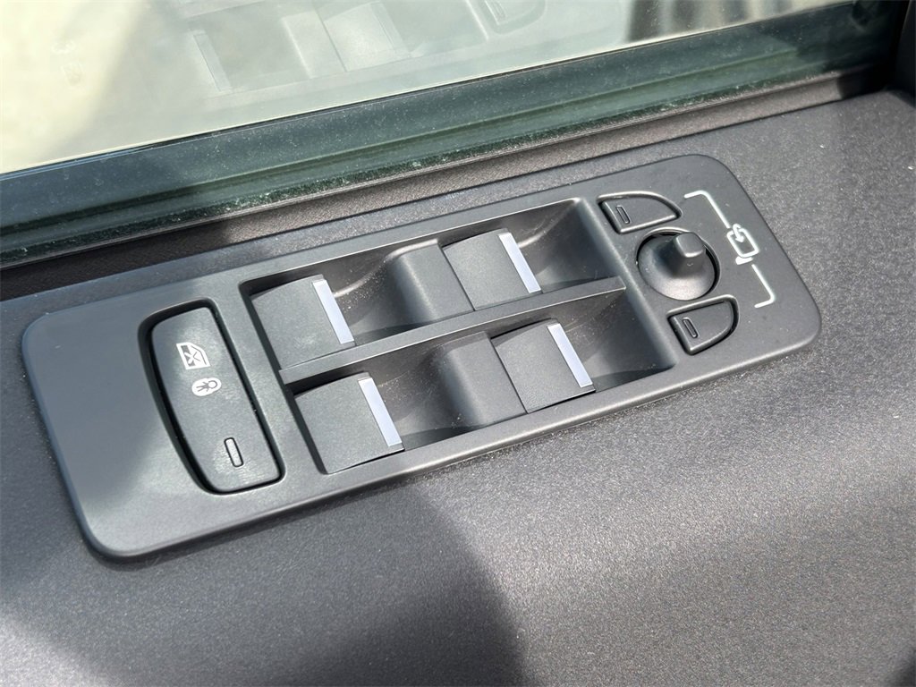 Used 2024 Land Rover Discovery Sport S image 26