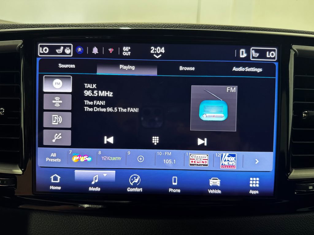 Used 2025 Chrysler Pacifica Select FWD image 12