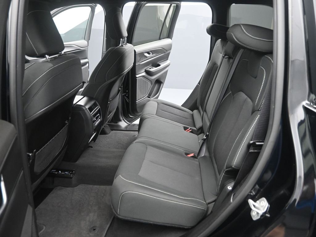 Used 2024 Jeep Grand Cherokee Laredo AWD/4WD image 13