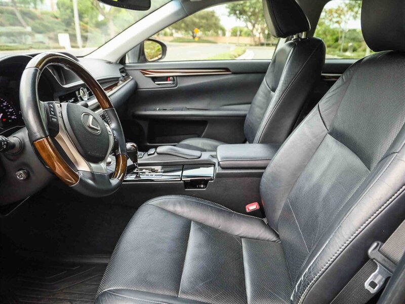 Used 2013 Lexus ES 350 w/ Luxury Pkg FWD image 22