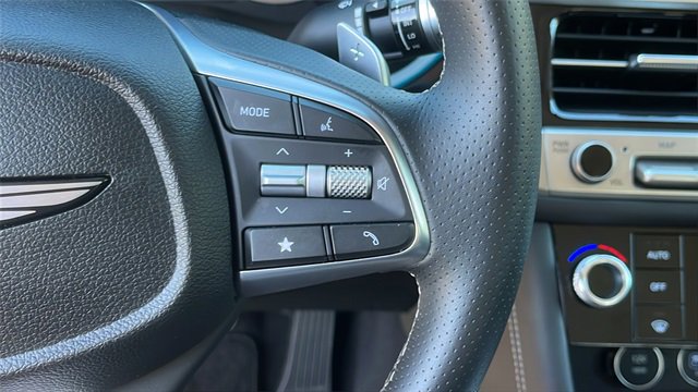 Used 2025 Genesis G70 2.5T image 13