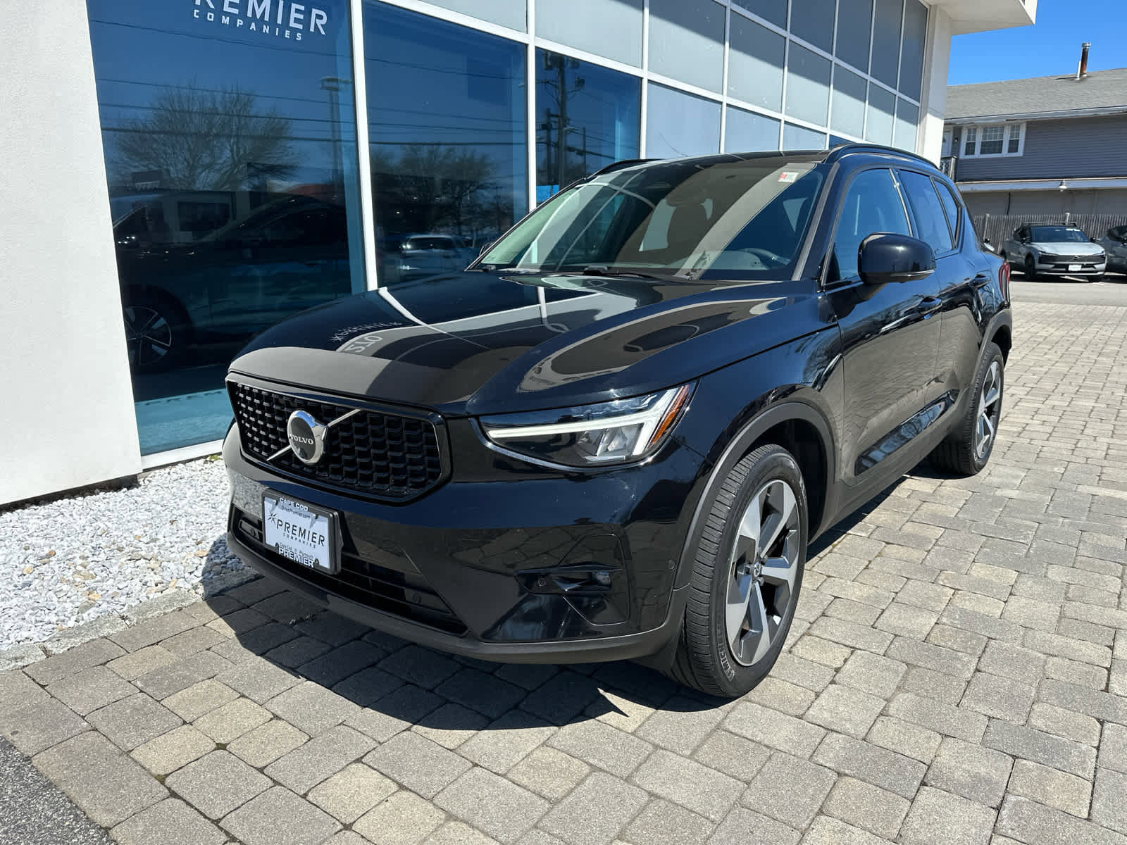 Used 2023 Volvo XC40 B5 Plus w/ Driver Assist Package image 4