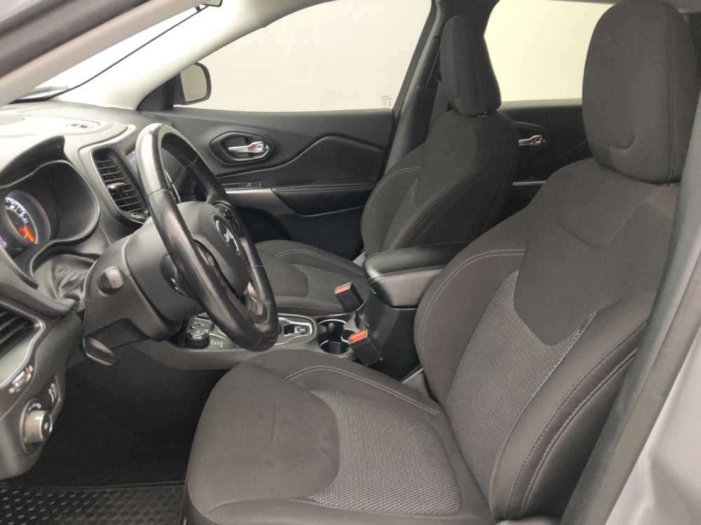 Used 2019 Jeep Cherokee Latitude w/ Cold Weather Group AWD/4WD image 17