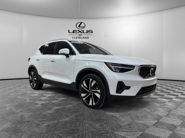 Used 2023 Volvo XC40 B4 Ultimate w/ Protection Package Premier image 2