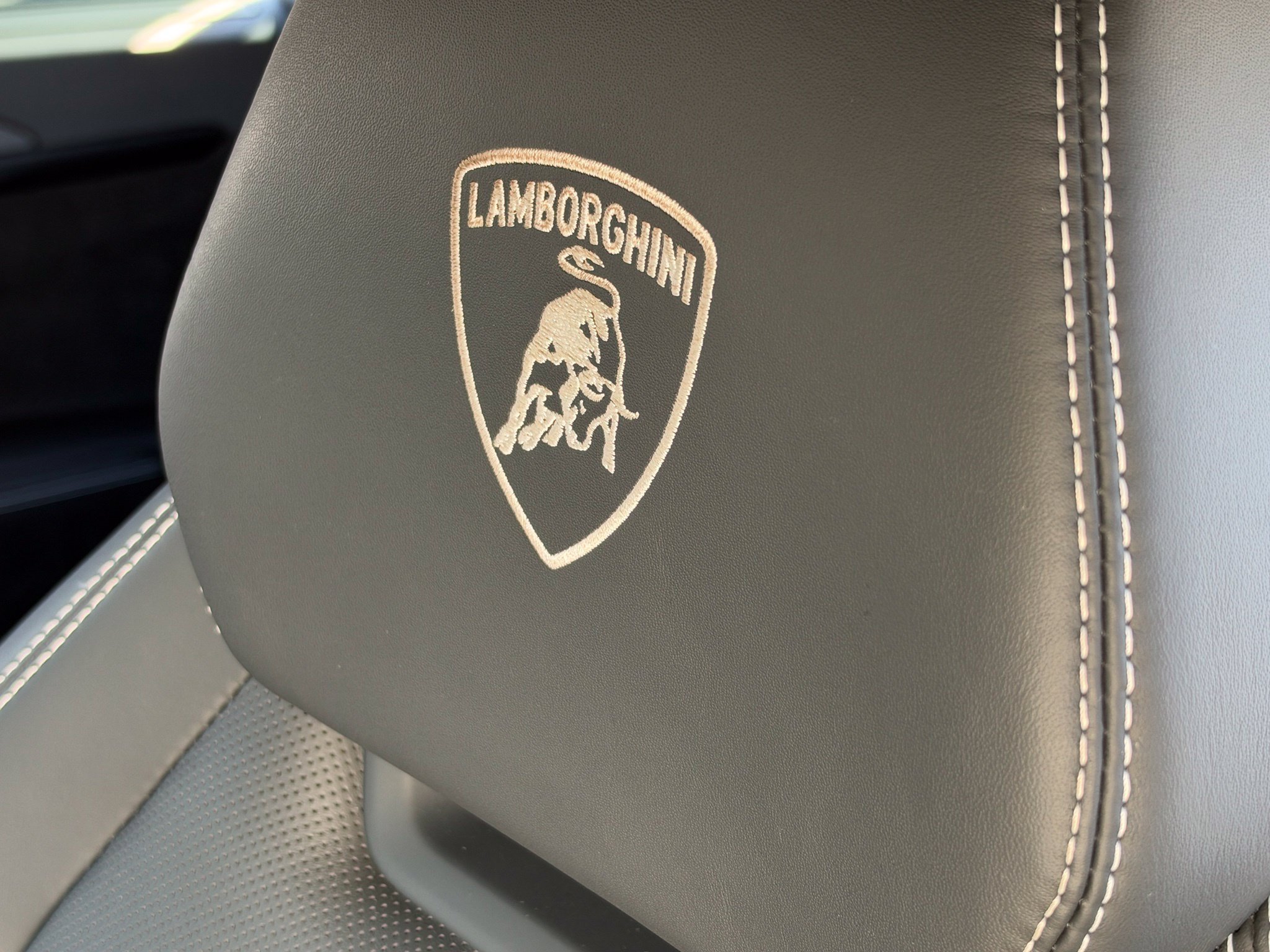 Used 2023 Lamborghini Urus Performante AWD/4WD image 46