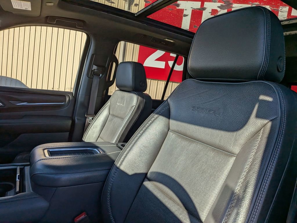 Used 2021 GMC Yukon Denali w/ Denali Premium Package image 13