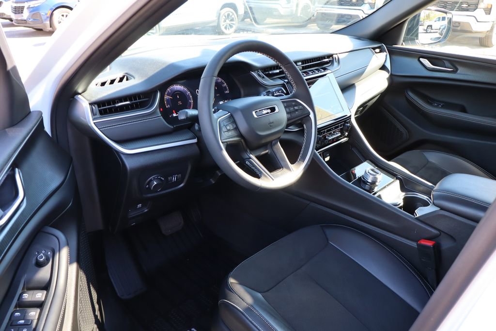 Used 2024 Jeep Grand Cherokee L Altitude image 11