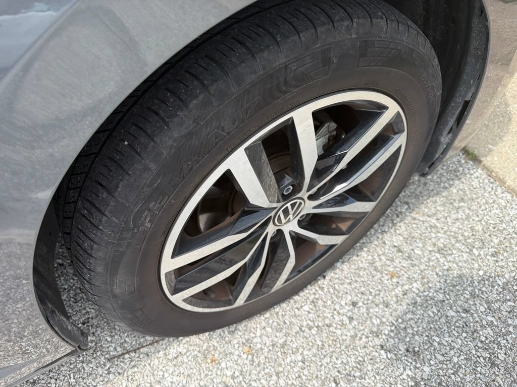 Used 2025 Volkswagen Jetta SE FWD image 22