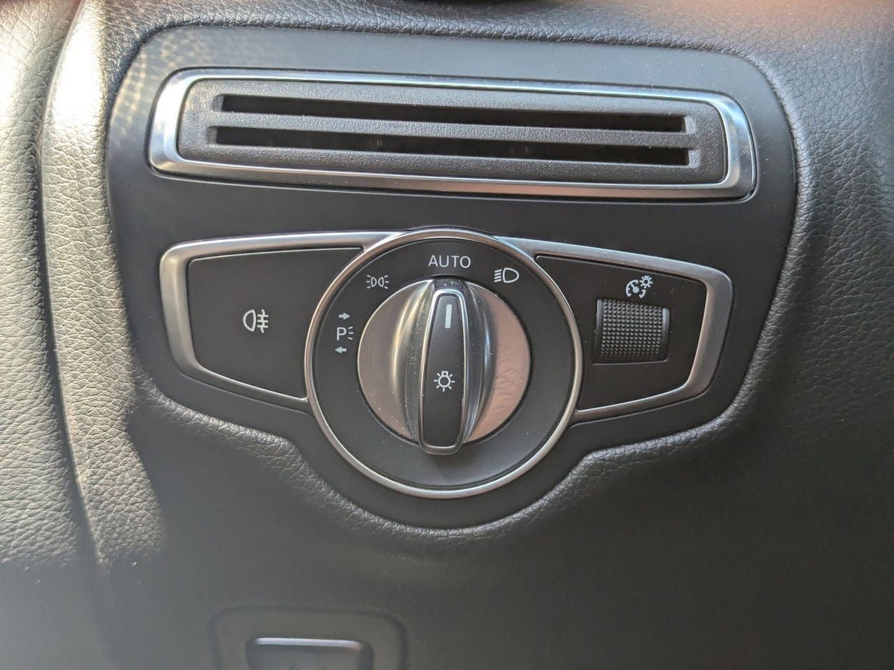 Used 2018 Mercedes-Benz GLC 300 w/ AMG Line image 30