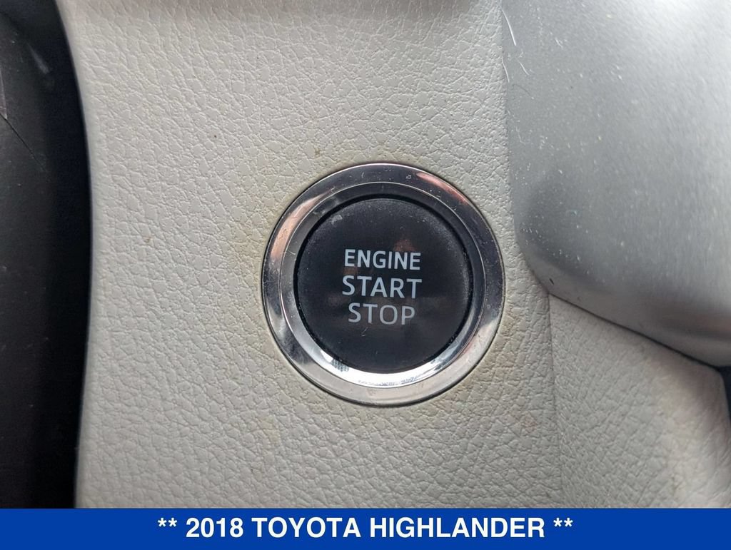 Used 2018 Toyota Highlander XLE w/ Carpet Mat Package (TMS) AWD/4WD image 29