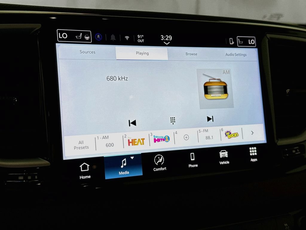 Used 2025 Chrysler Pacifica Select FWD image 7