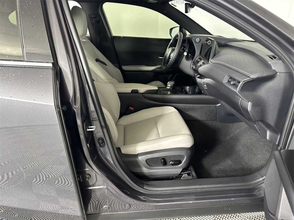 Used 2025 Lexus UX 300h FWD image 13