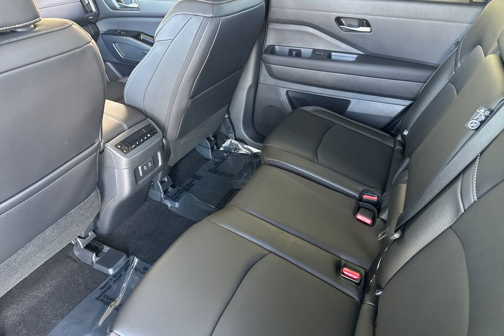 New 2026 Nissan Pathfinder SL image 9