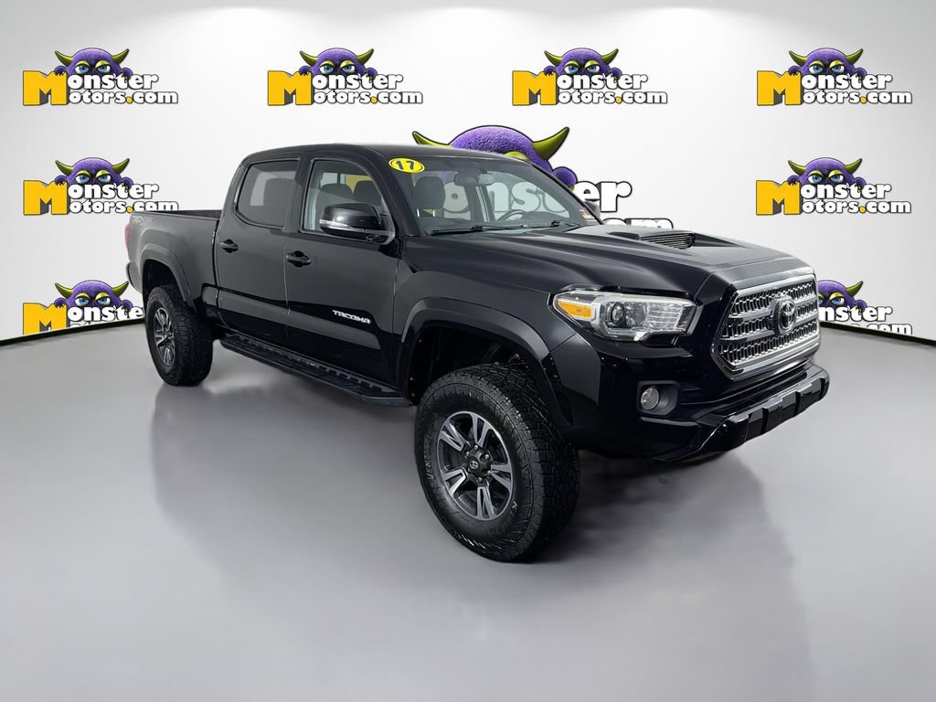 Used 2017 Toyota Tacoma TRD Sport AWD/4WD image 3