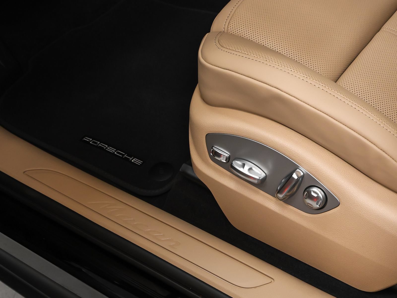 New 2026 Porsche Macan AWD/4WD image 26