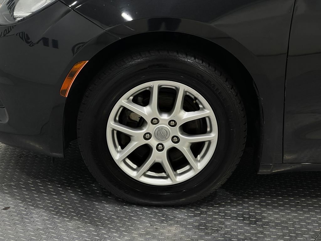 Used 2020 Chrysler Voyager Lxi image 35