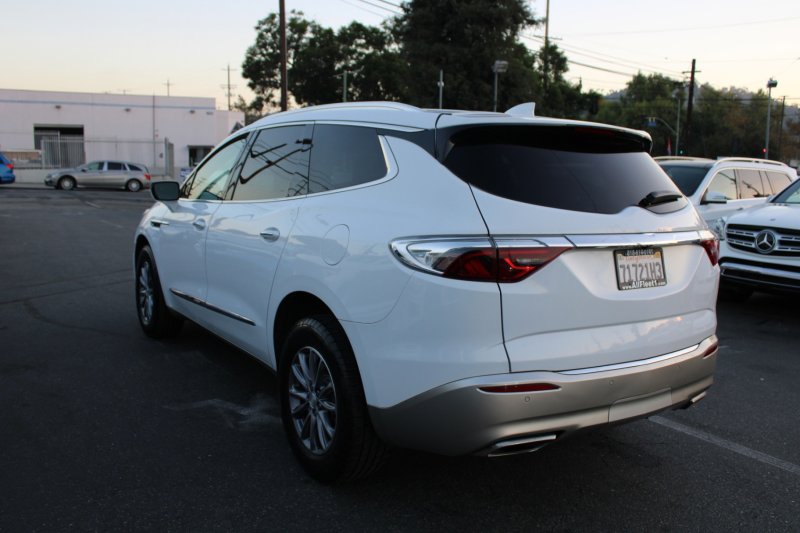 Used 2022 Buick Enclave Essence image 4