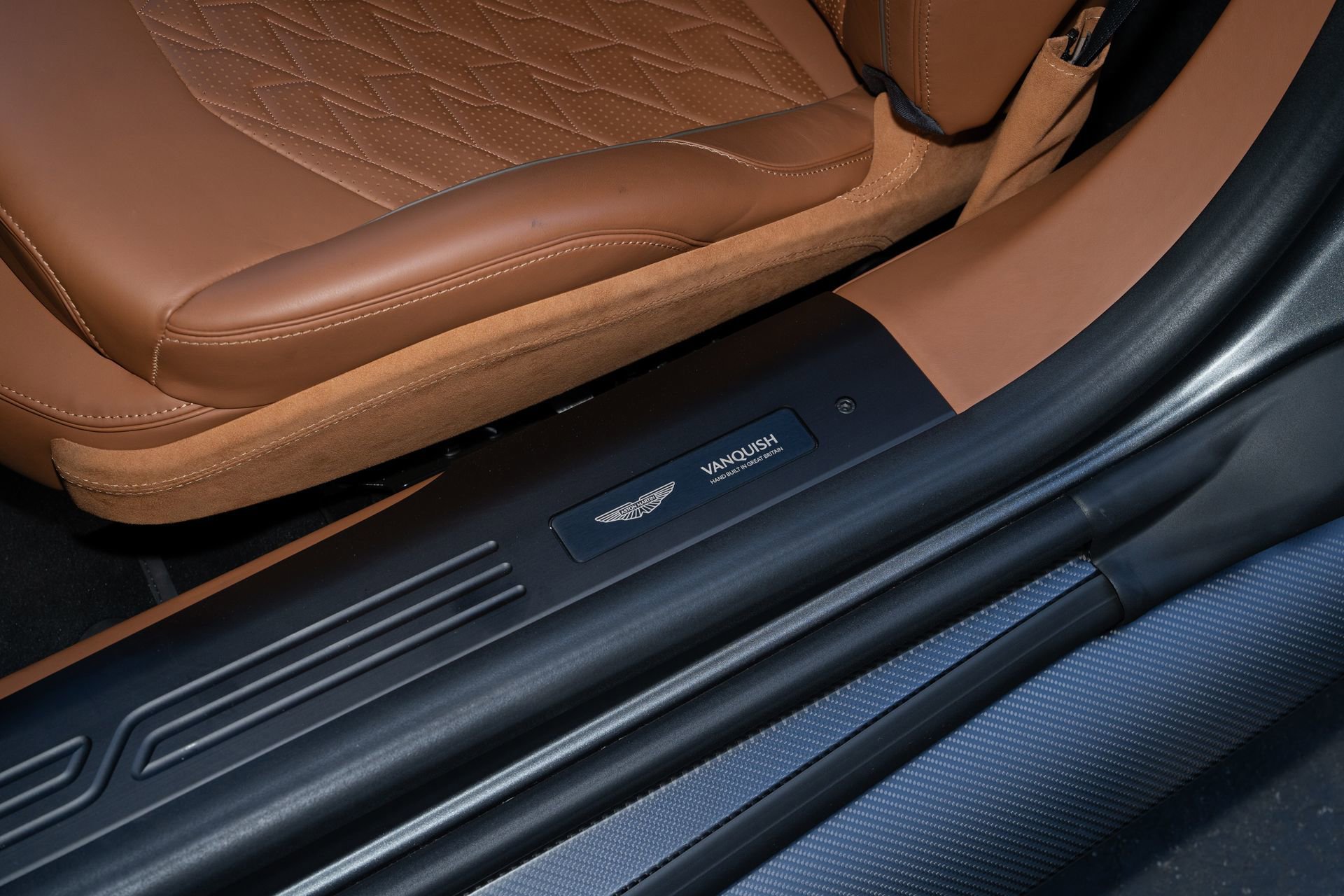 Used 2025 Aston Martin Vanquish RWD image 18
