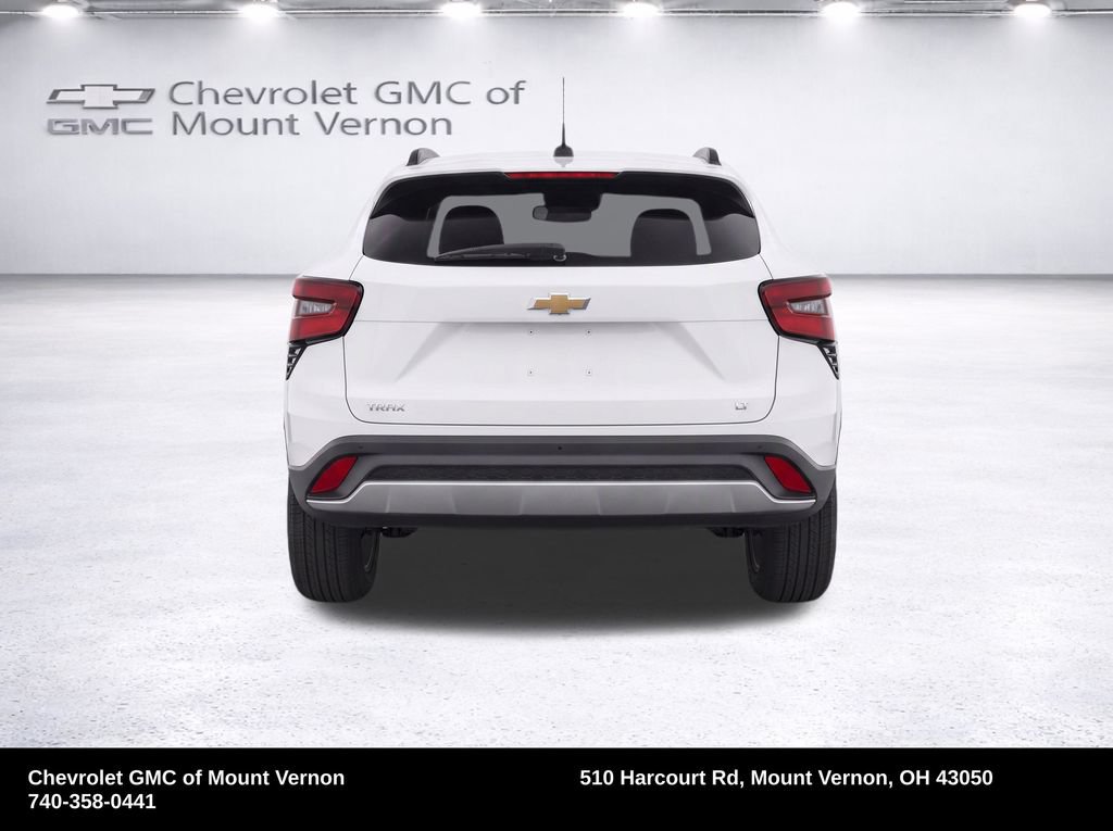 Used 2025 Chevrolet Trax LT FWD image 8