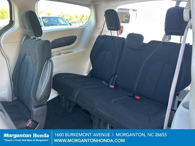Used 2023 Chrysler Voyager LX FWD image 28