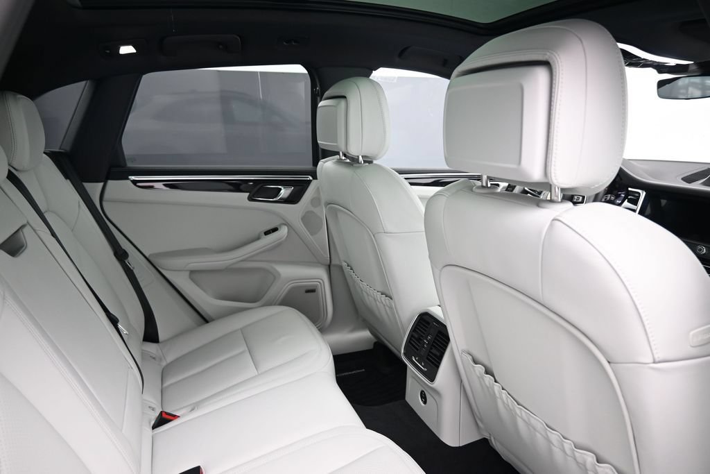 New 2026 Porsche Macan AWD/4WD image 7