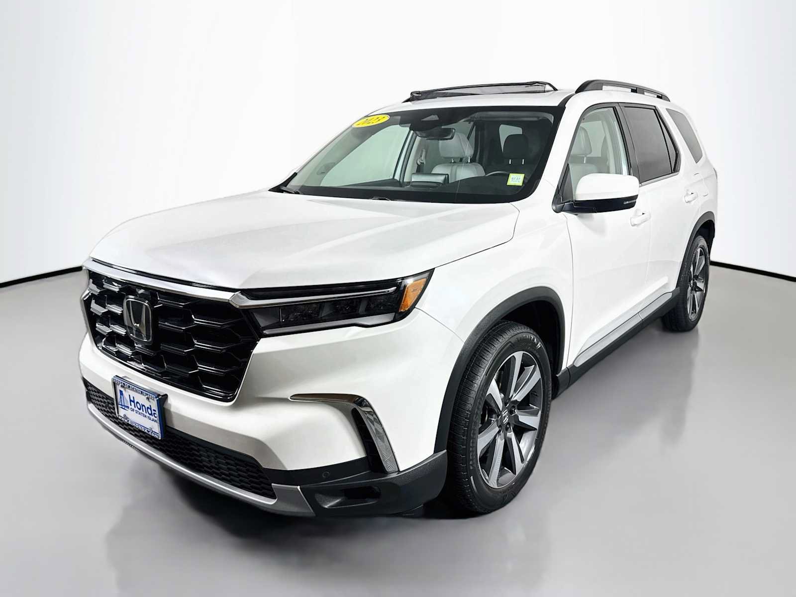 Used 2023 Honda Pilot Touring image 3