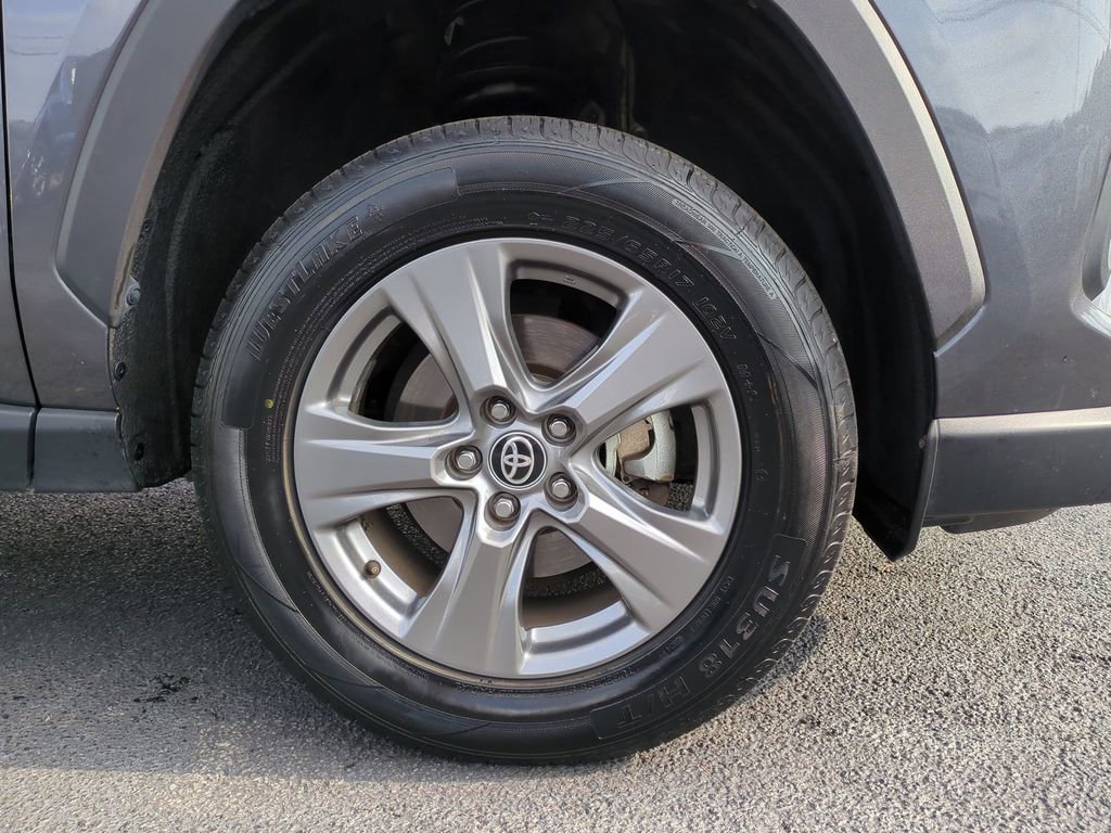 Used 2024 Toyota RAV4 XLE FWD image 13
