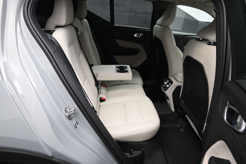 New 2026 Volvo XC40 B5 Plus w/ Protection Package Premier AWD/4WD image 19