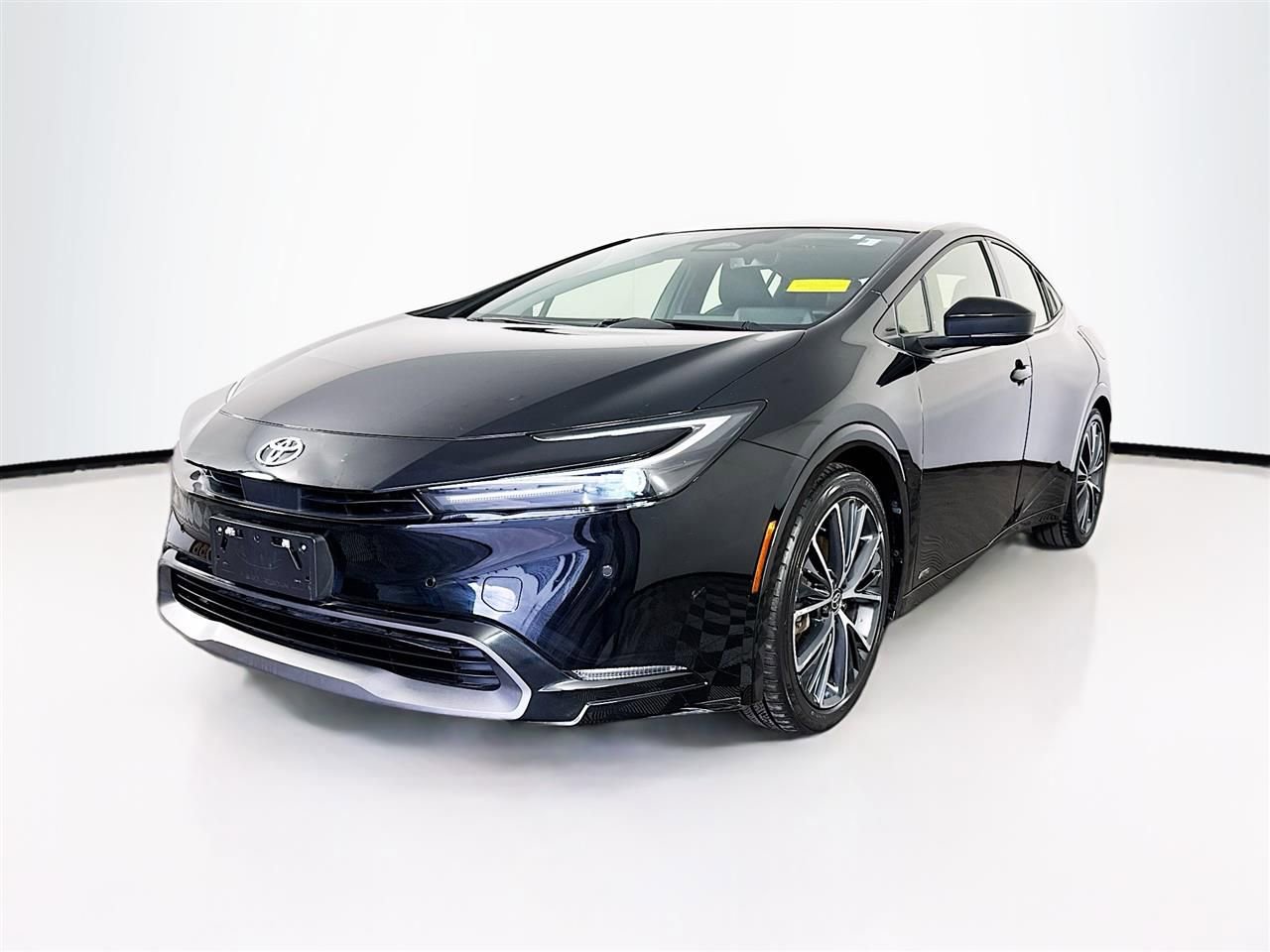 Used 2023 Toyota Prius XLE AWD/4WD image 3