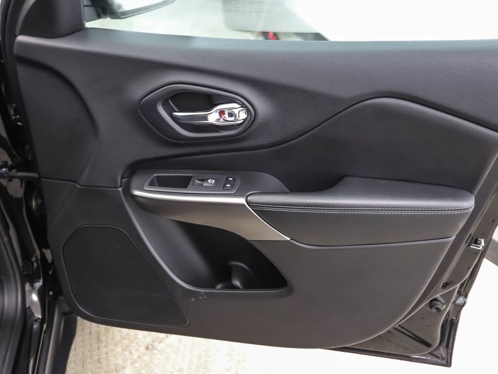 Used 2020 Jeep Cherokee Limited image 30