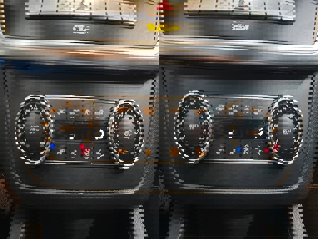 Used 2016 Mercedes-Benz GL 450 4MATIC image 27