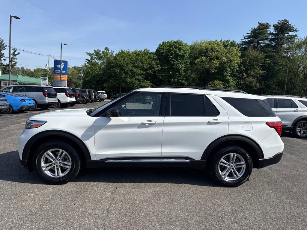 Used 2022 Ford Explorer XLT w/ Equipment Group 202A AWD/4WD image 2