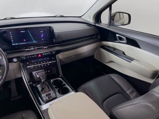 Used 2024 Kia Carnival EX image 24