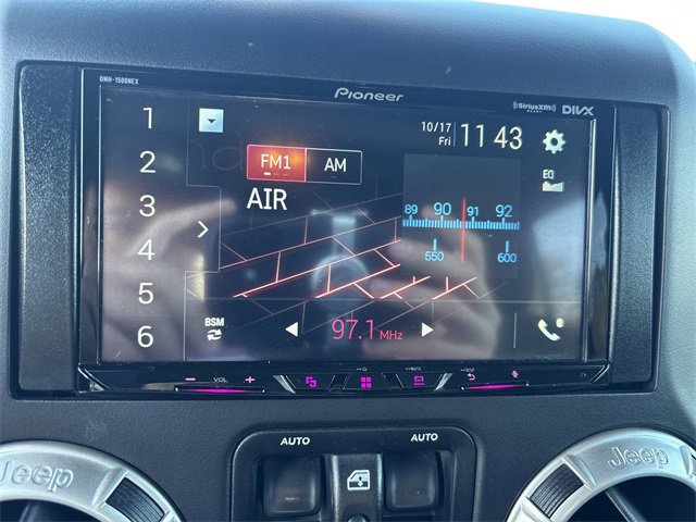 Used 2016 Jeep Wrangler Unlimited Sahara w/ Connectivity Group image 27