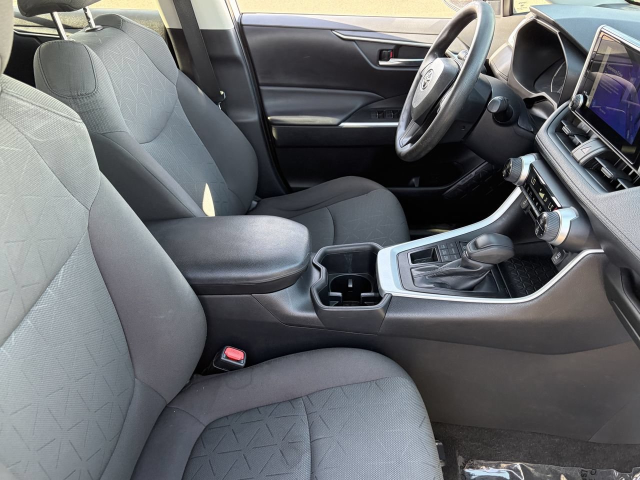 Used 2023 Toyota RAV4 XLE AWD/4WD image 8