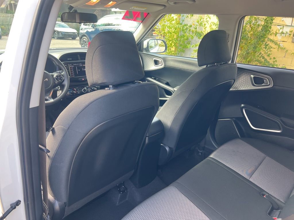 Certified 2022 Kia Soul LX image 9