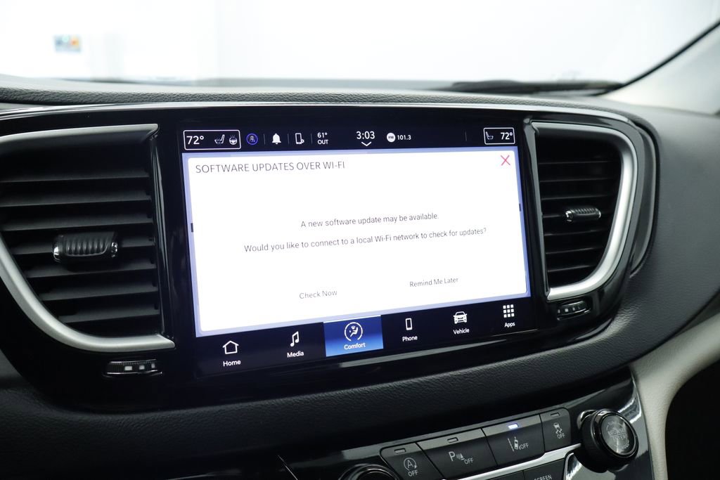 Certified 2023 Chrysler Pacifica Touring-L FWD image 34