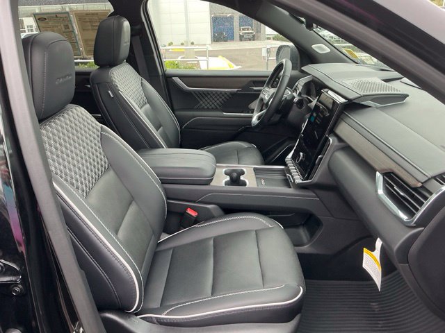 Used 2025 GMC Acadia Denali w/ Super Cruise Package FWD image 30