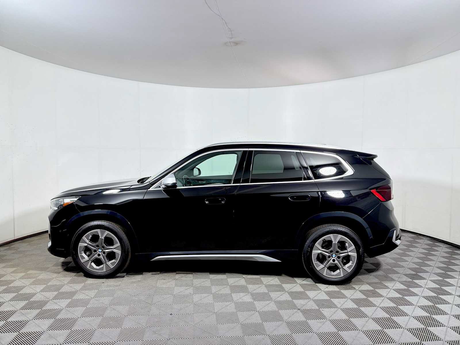Used 2023 BMW X1 xDrive28i w/ Convenience Package AWD/4WD image 4