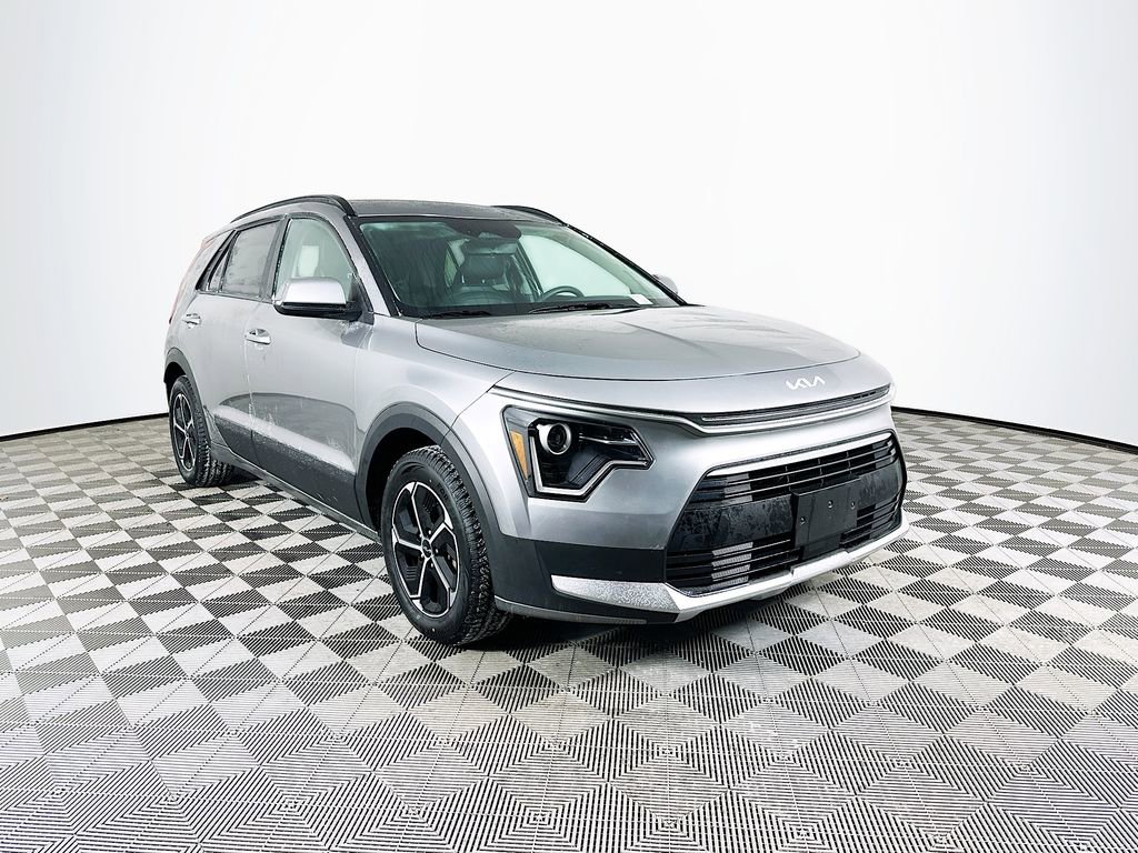 Used 2023 Kia Niro EX image 3