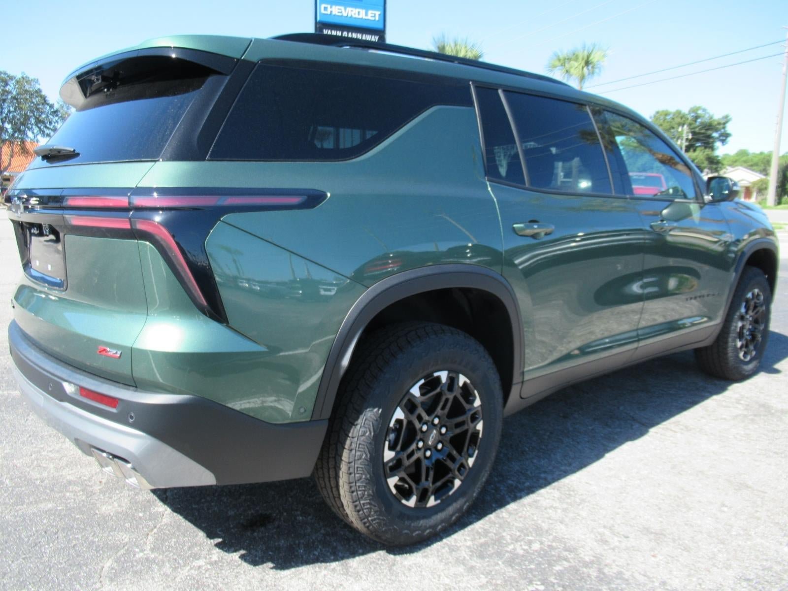New 2027 Chevrolet Traverse Z71 w/ Enhanced Driving Package AWD/4WD image 5