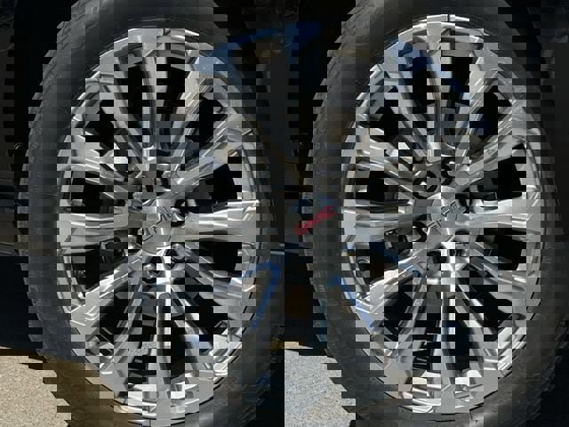 Used 2024 GMC Yukon XL Denali image 10