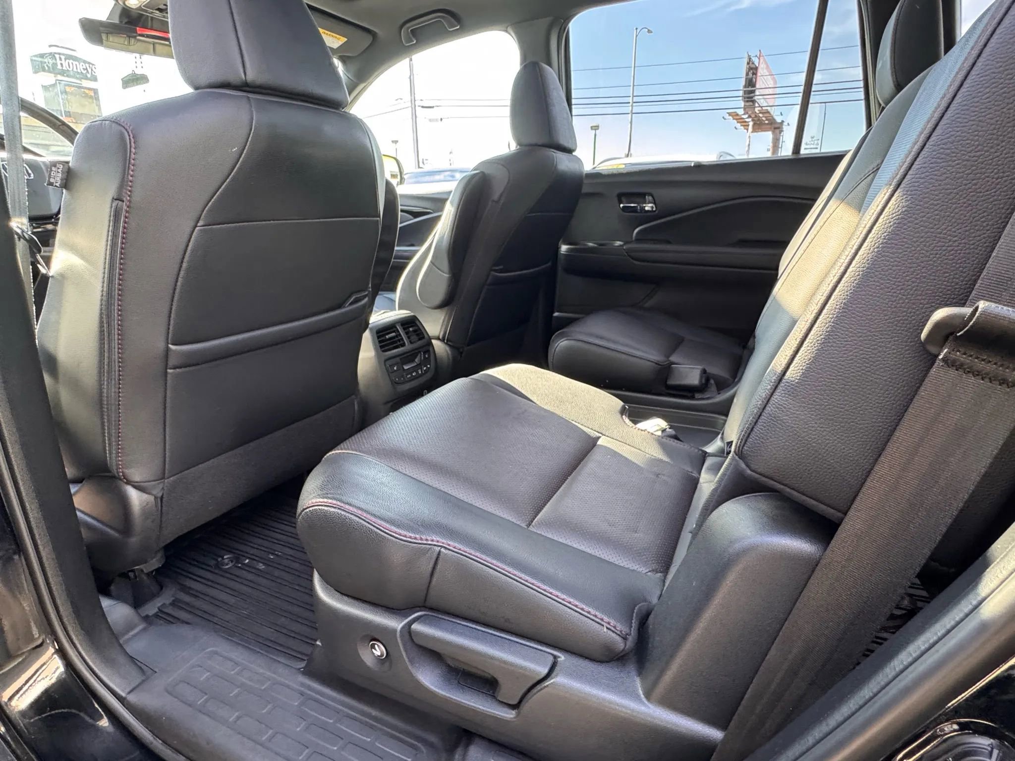 Used 2020 Honda Pilot Black Edition image 16