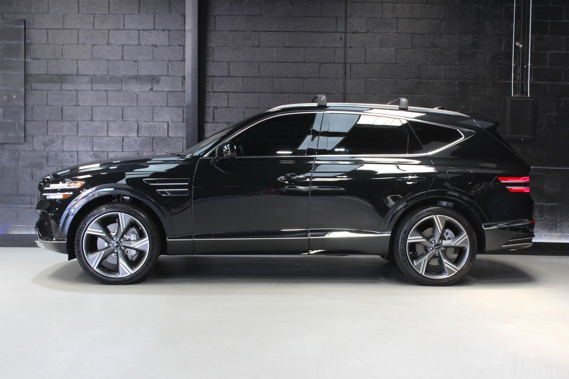 Used 2025 Genesis GV80 3.5T Prestige image 3