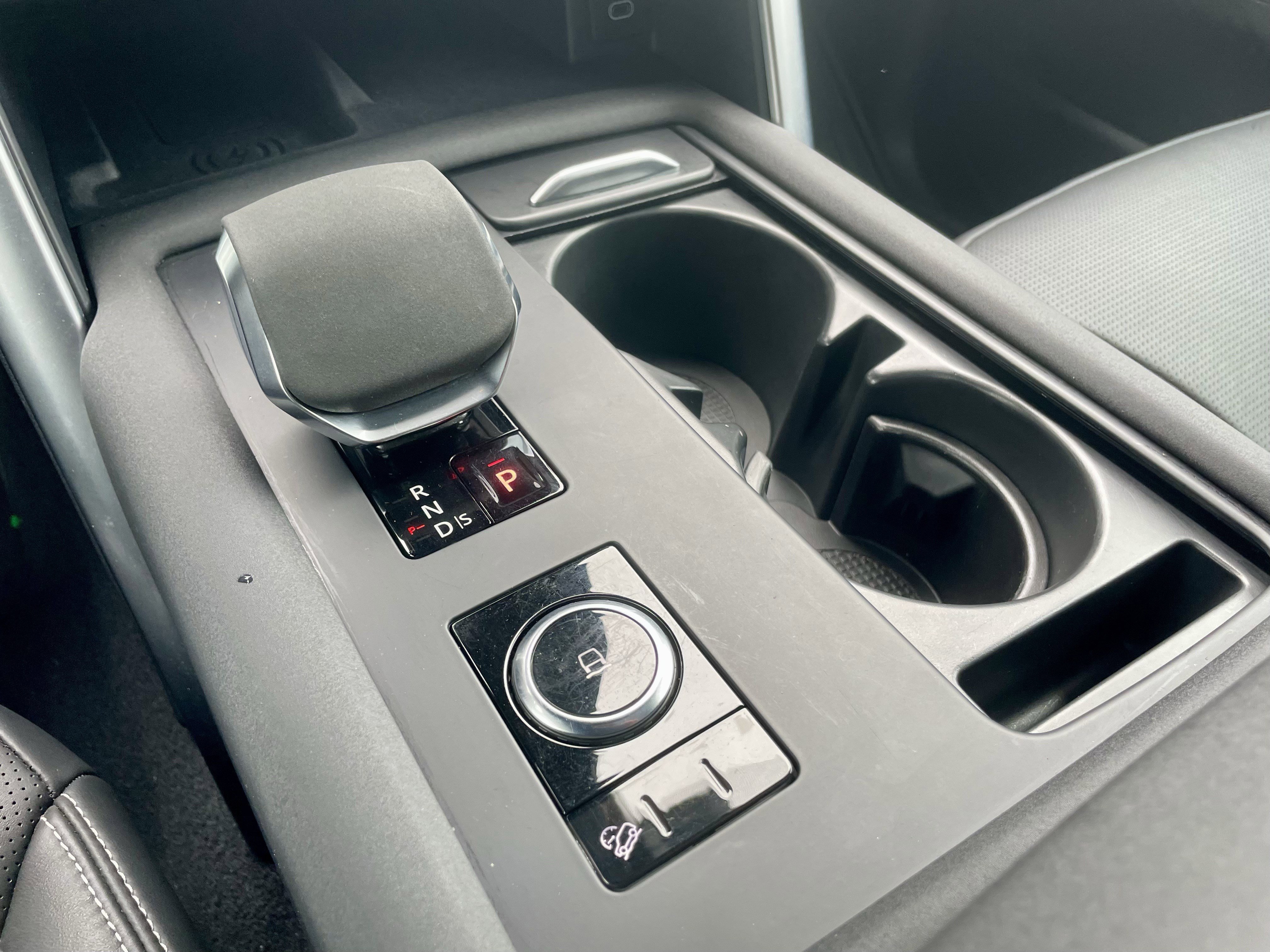 Certified 2024 Land Rover Discovery Dynamic SE image 20